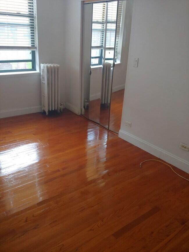 Building Photo - 307 E 50th St