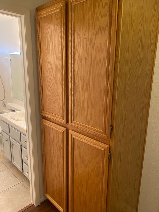 Building Photo - NW!! Single Story!! No Carpet!! No HOA!! B...