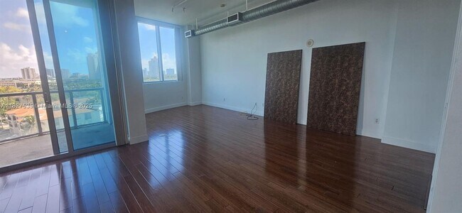 Building Photo - 3029 NE 188th St