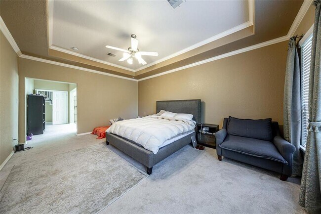 Building Photo - 2938 Royal Oaks Crest