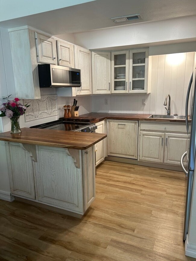 Building Photo - Beautiful Condo in Carbondale!