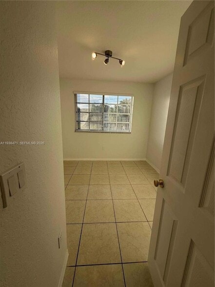 Building Photo - 5755 NW 115th Ct