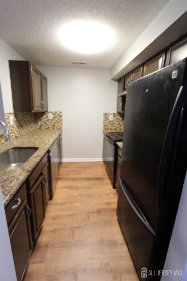 Building Photo - 2202 Aspen Dr