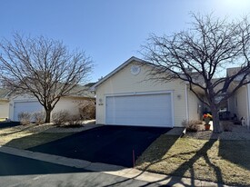 Building Photo - 652 Aqua Cir
