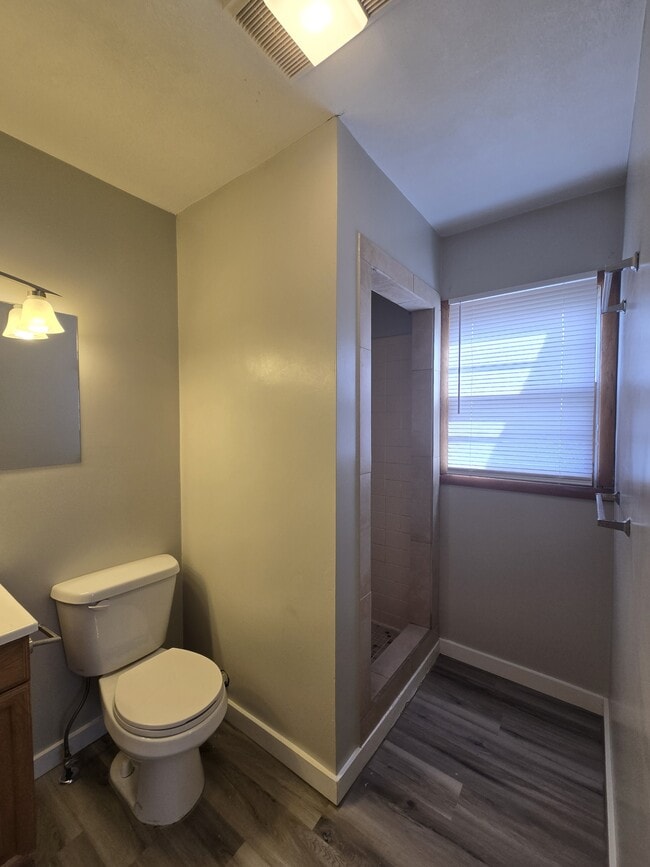 Building Photo - 526 N Martinson Ave