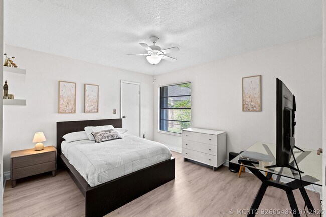 Building Photo - 1599 Bayridge Pl