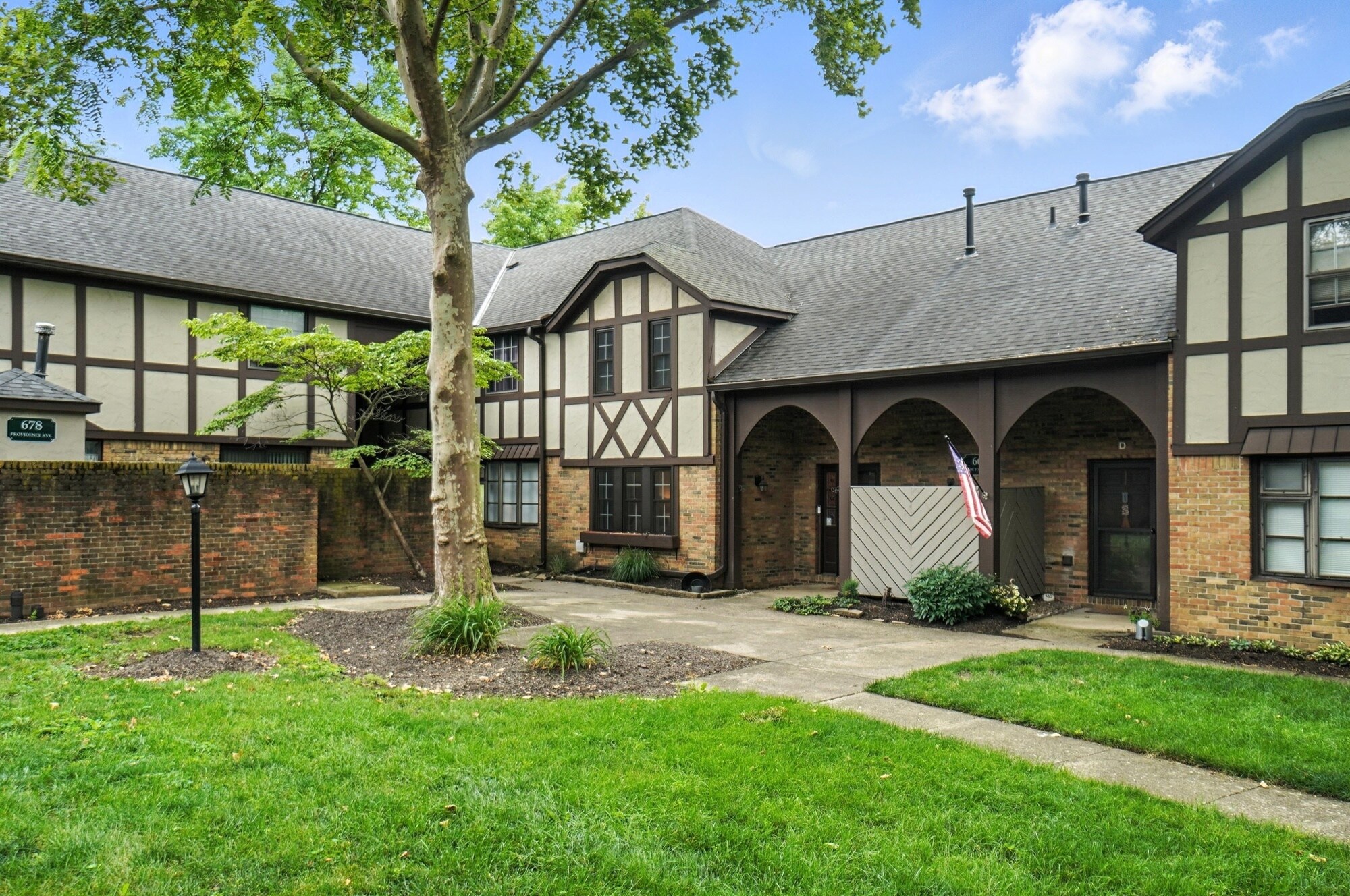 Building Photo - 665 Olde Towne Ave