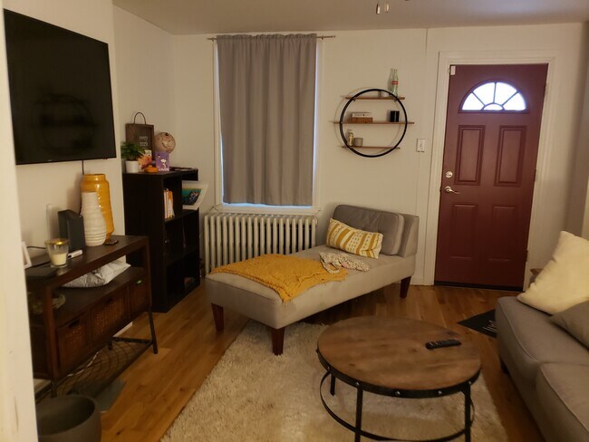 Building Photo - 373 Martin St