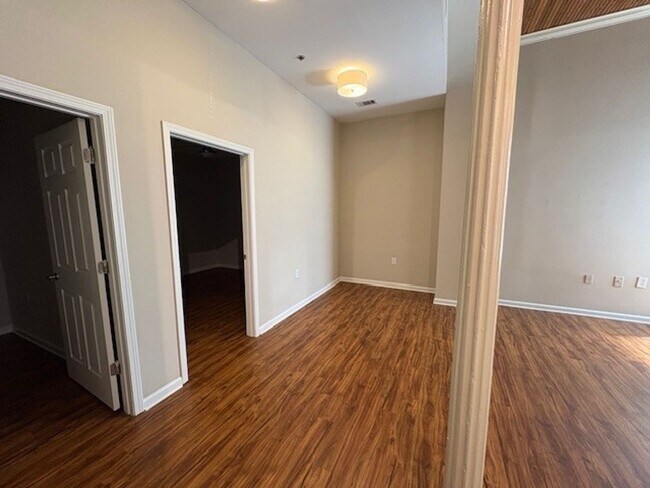 Building Photo - 478 Poplar St