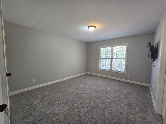 Building Photo - Spacious Home in Carolina Lakes Near the Pool, Clubhouse & Fitness Trail!