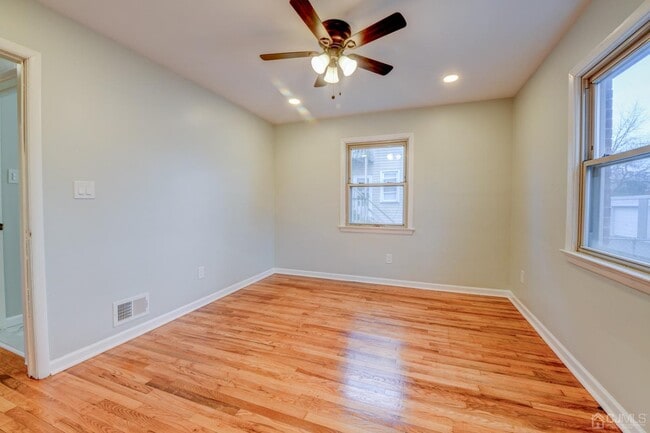 Building Photo - 157 Cooper Ave