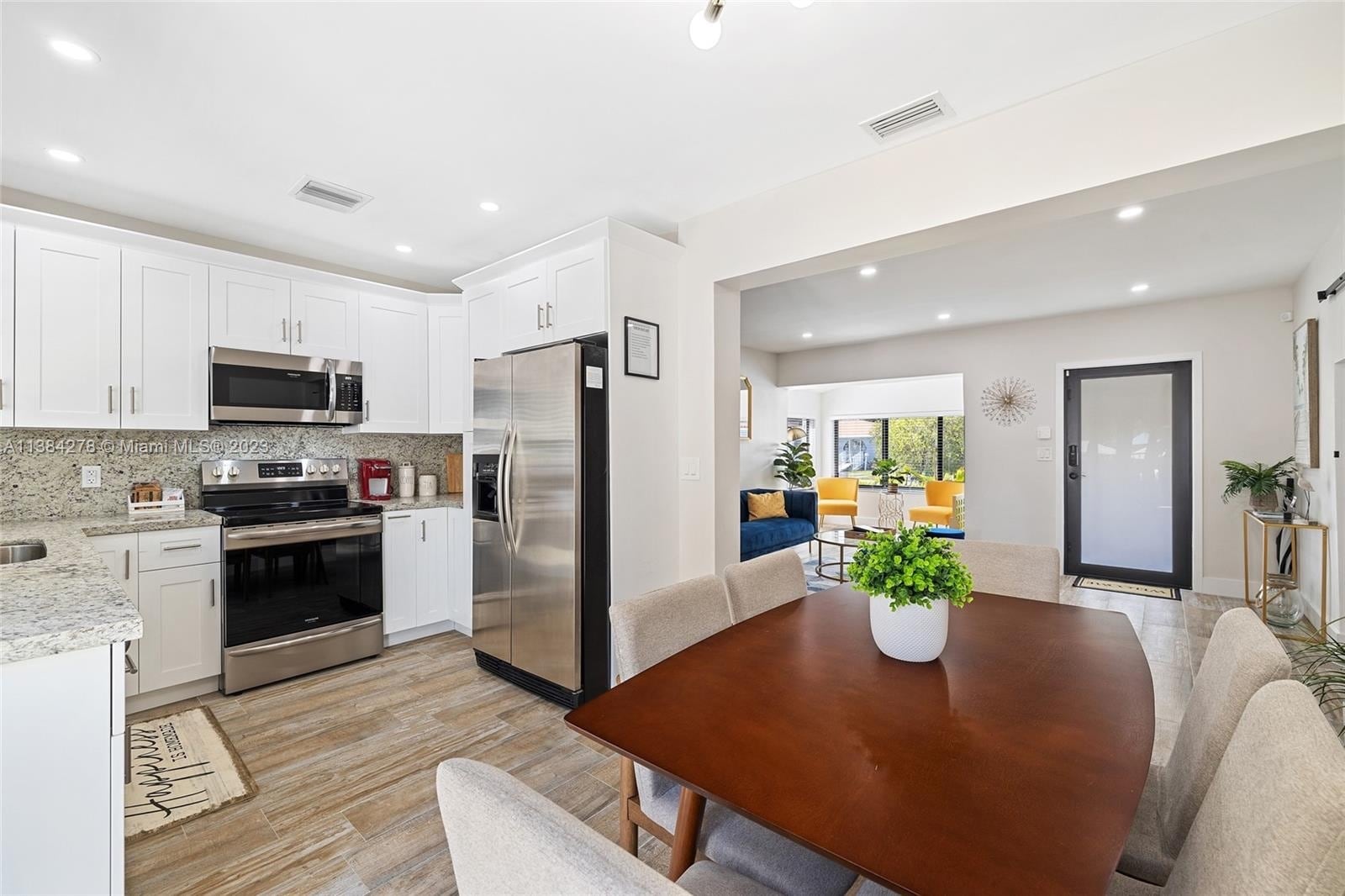 Building Photo - 601 SW 44th Pl