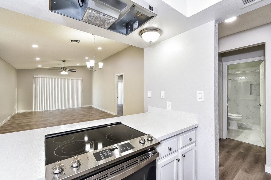 Building Photo - 8424 Lomack Ct