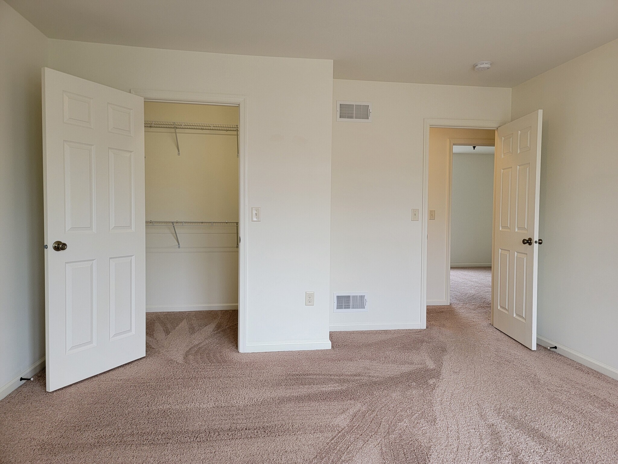 Building Photo - 227 Limestone Dr