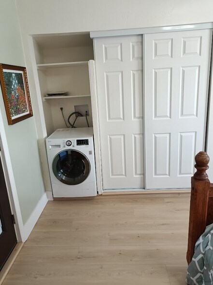 Building Photo - 1620 1/4 York Dr