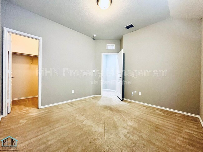 Building Photo - 12852 Laurel Brush