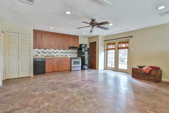 Primary Photo - 5402 Imogene St