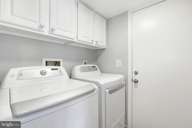Building Photo - 7329 Fleetwood Ct
