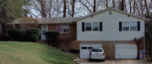 Primary Photo - HALF DUPLEX IN LEXINGTON SCHOOLS!