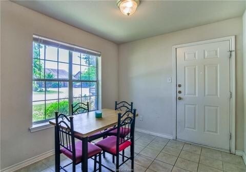 Building Photo - 921 Sun Meadow St