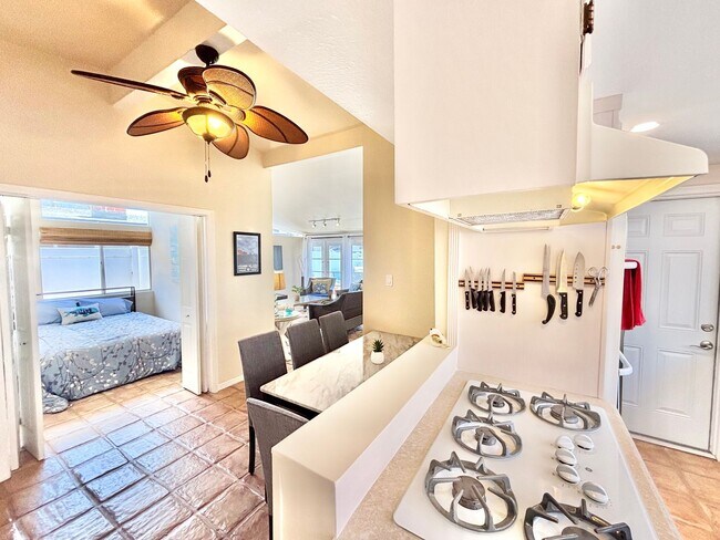Building Photo - 207 Rossmore- MFR