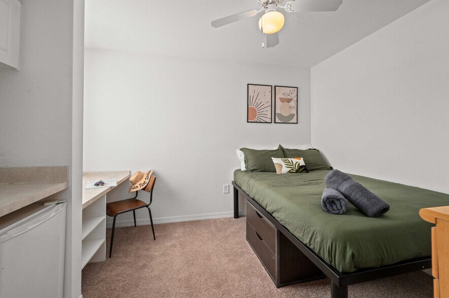 Building Photo - 5650 Graduate Cir
