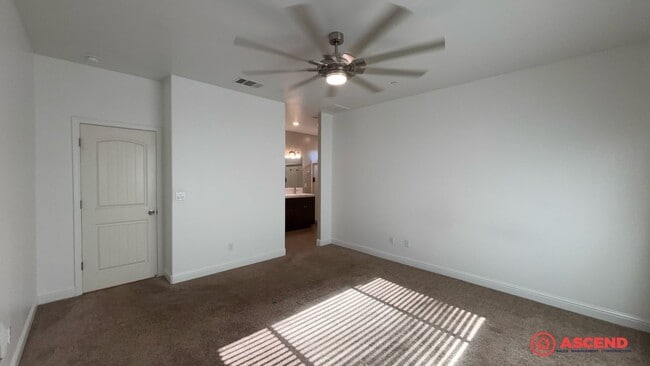 Building Photo - 4-Bedroom Home in Gossamer Grove!