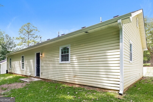 Building Photo - 6125 Pineneedle Dr SW