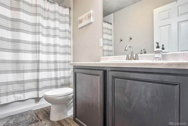 Building Photo - A Gorgeous 3 Bed 3 Bath Home in Desirable ...
