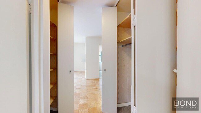 Building Photo - 247 W 87th St