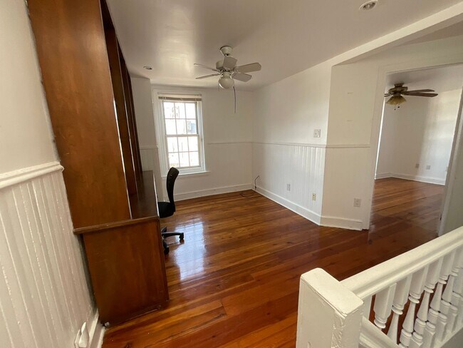 Building Photo - 624 Catharine Street