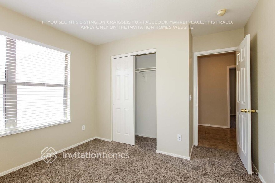 Building Photo - 11542 W Flores Dr