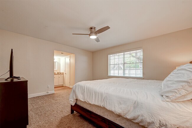 Building Photo - 3903 Hermitage Hollow Ln