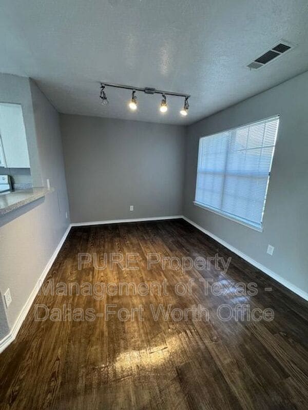 Building Photo - 814 Castleglen Dr