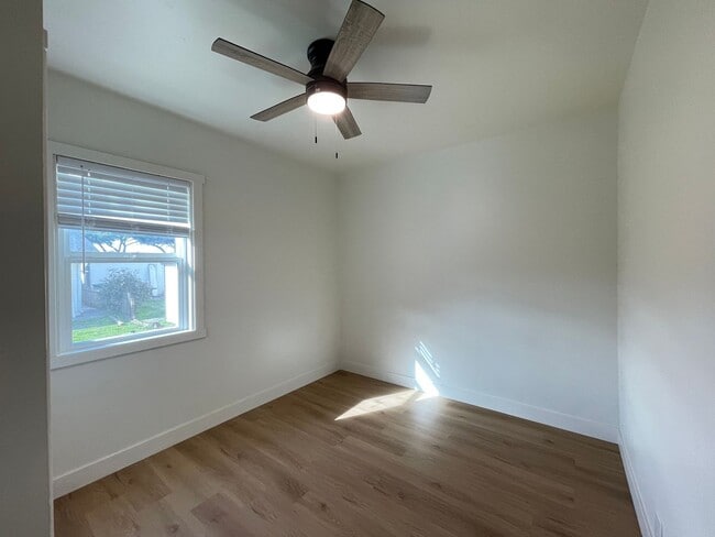 Building Photo - G22500E