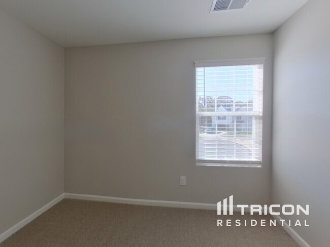 Building Photo - 5186 Duck Ln