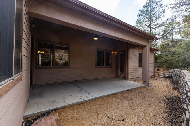 Building Photo - 4 Bedroom, 2 Bathroom Home in Timber Ridge