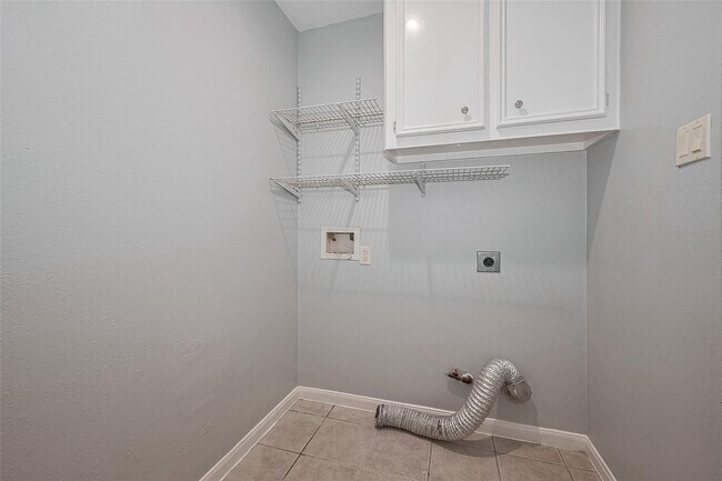 Building Photo - 9631 Highland Pointe Dr