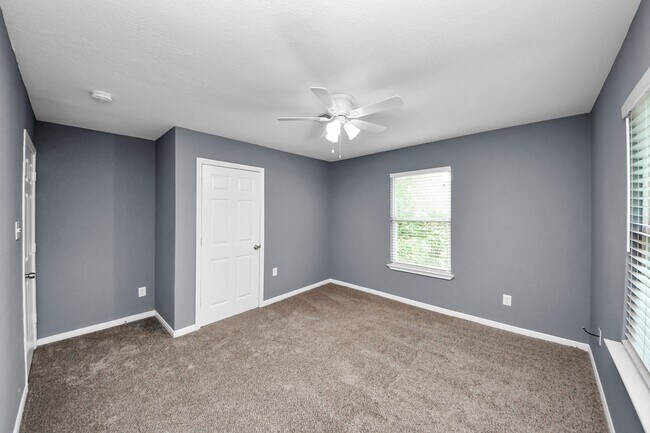 Building Photo - 10021 Hazelhurst Dr
