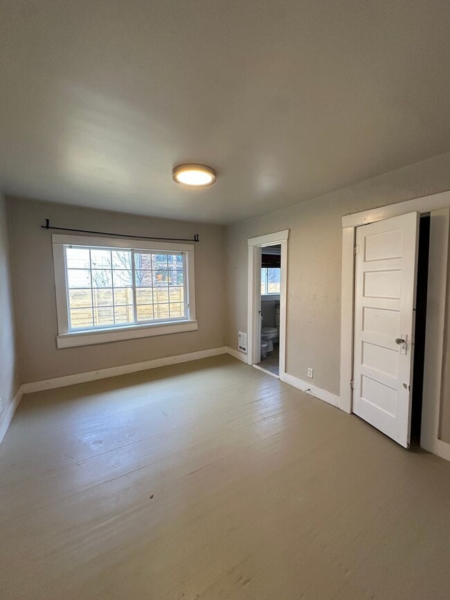 Building Photo - Charming 2 Bed / 2 Bath Home in Prime Westside Bend Location