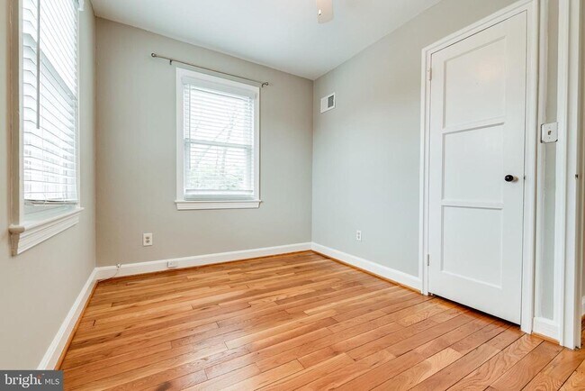 Building Photo - 5809 Mt Vernon Dr