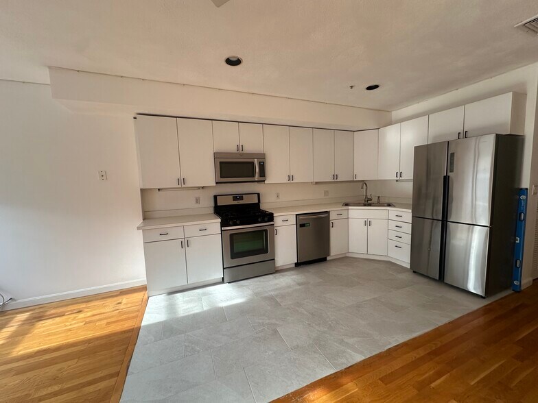 Building Photo - 238 Hanover St