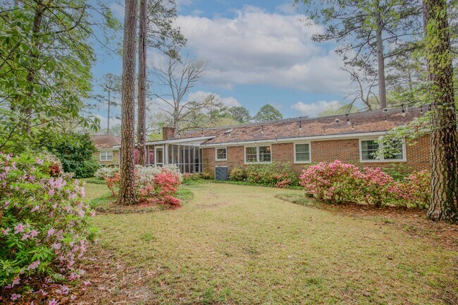 Building Photo - Spacious 3 Bedroom Home in Fayetteville, N...