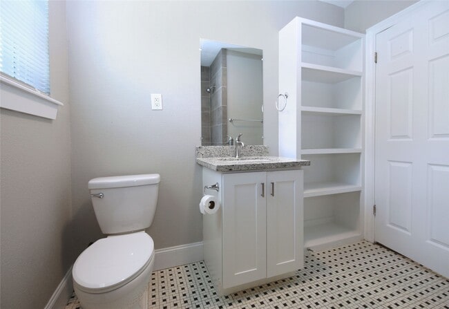 Building Photo - 5520 Lawson St