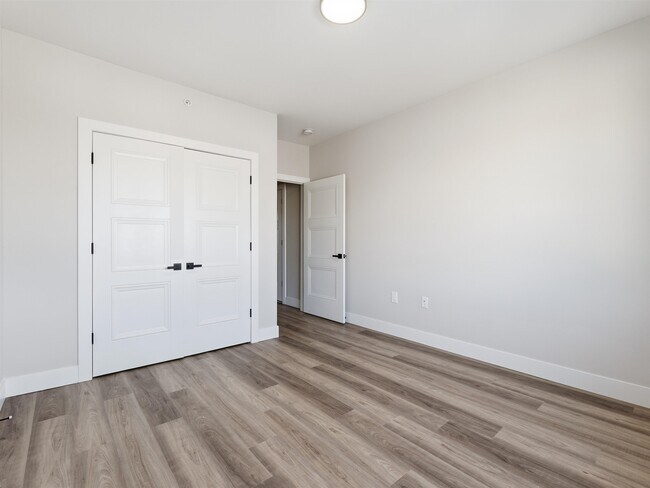 Building Photo - 304 61st St