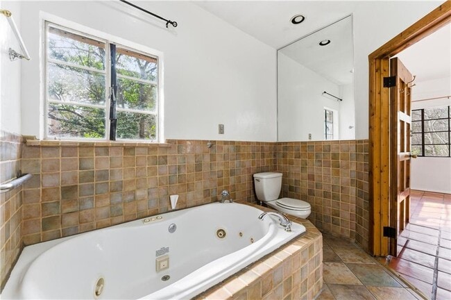 Building Photo - 1032 Standard Dr NE