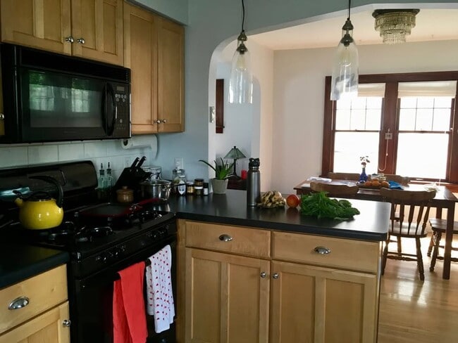 Building Photo - NORTHEAST HOME FOR RENT