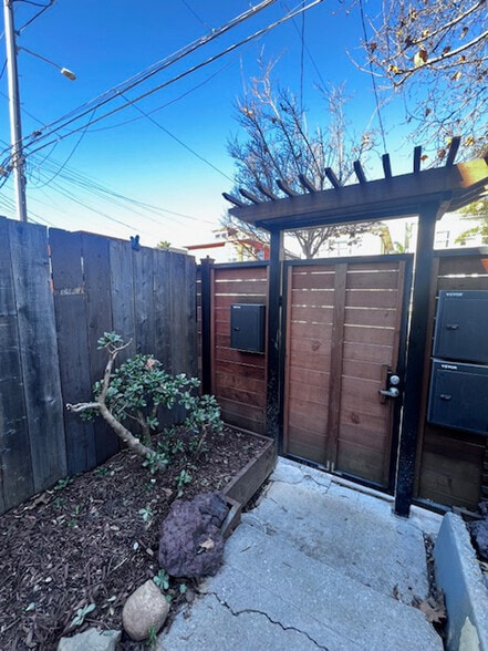 Building Photo - 699 30th St