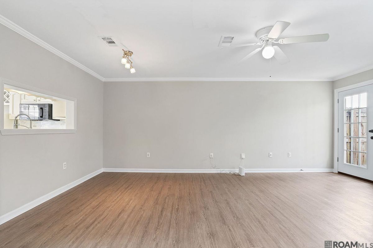 Building Photo - 9849 Siegen Ln