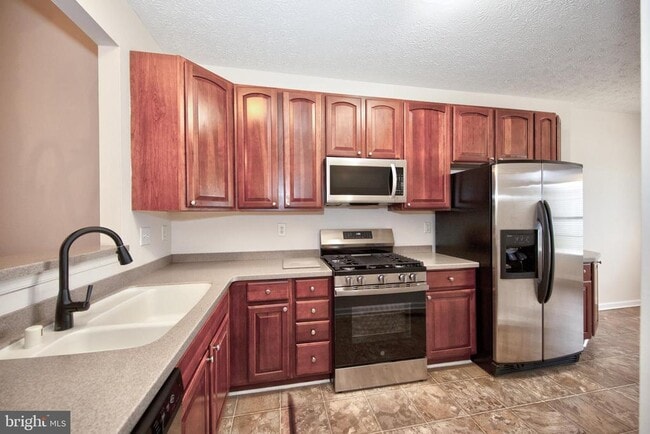 Building Photo - 5035 Woods Line Dr